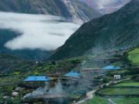 扎尕那探秘：藏族村寨、奇幻风景与丰富人文的完美融合之旅