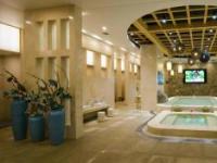 艺海假日酒店：五星级洗浴体验与多元化娱乐休闲