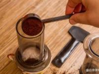 在家也能享受意式咖啡：从选材到搅拌，制作全攻略