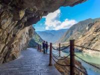 虎跳峡：香格里拉与丽江之间的壮丽峡谷