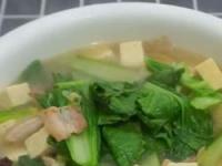 青菜豆腐汤：夏日里的清淡美食